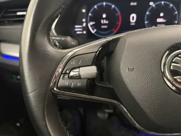 Photo 9 of 26 of TMBJP7NX2MY136328 Skoda Octavia Combi 1.0 TSI Business Edition