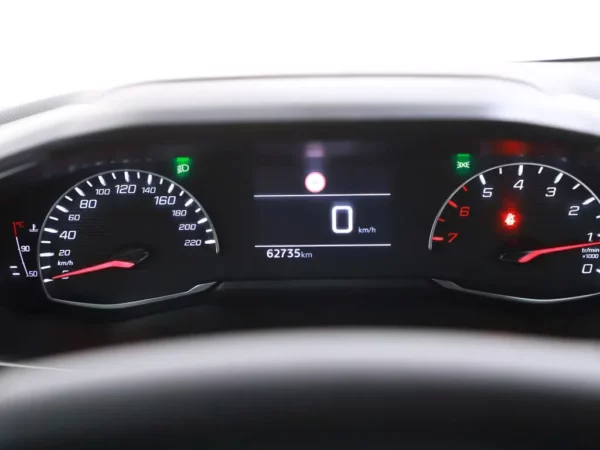 Photo 9 of 26 of VR3UPHMHDN5881101 Peugeot 208 1.2 PureTech Active Pack Airco