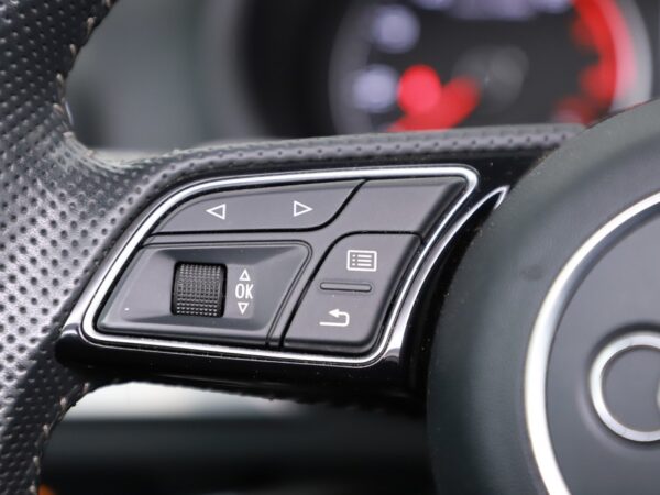 Photo 9 of 26 of WAUZZZ8V7J1006064 Audi A3 Cabriolet 1.5 Aut. TFSI CoD