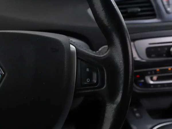 Photo 9 of 28 of VF1JZD6J651900354 Renault Scénic Xmod 1.2 TCe Bose Alcantare