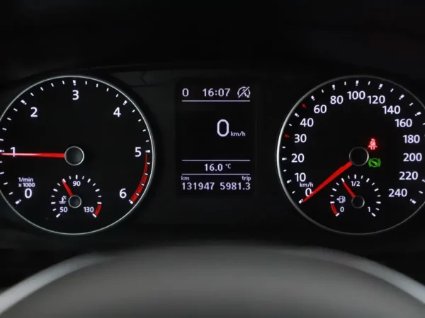 Photo 9 of 28 of WV1ZZZ7HZKX007862 Volkswagen Transporter 2.0 TDI L1H2 Highline (Bestel)