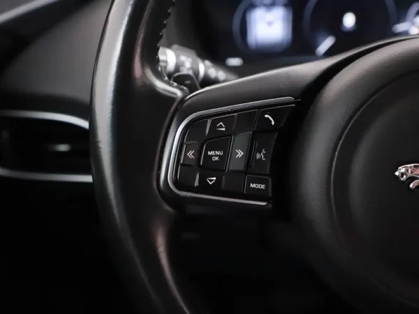 Photo 9 of 29 of SADCA2BN9HA071223 Jaguar F-Pace 2.0 Aut. Portfolio AWD 20d