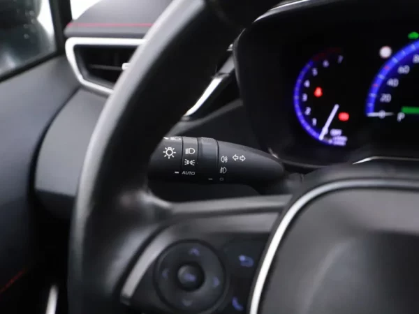 Photo 9 of 31 of SB1Z93BE40E063357 Toyota Corolla Touring Sports 1.8 Hybrid Executive