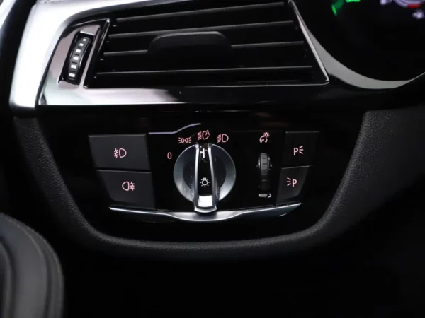 Photo 9 of 33 of WBAJR110X0WW57722 BMW 5 Serie 520i High Executive Edition (4-drs Sedan)