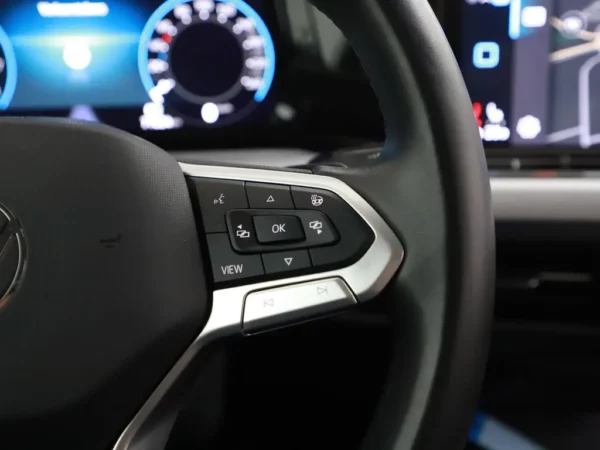 Photo 9 of 33 of WVWZZZCD2PW528663 Volkswagen GOLF Variant 1.0 eTSI Life Business