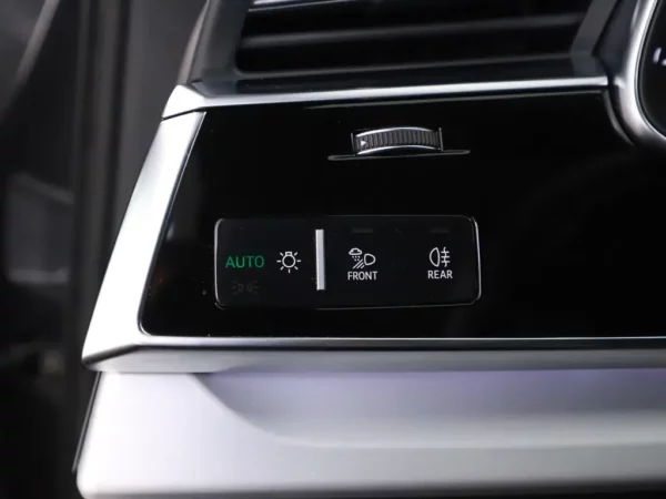 Photo 9 of 34 of WAUZZZ4M3LD007324 Audi Q7 55 TFSI quattro Pro Line S 7p