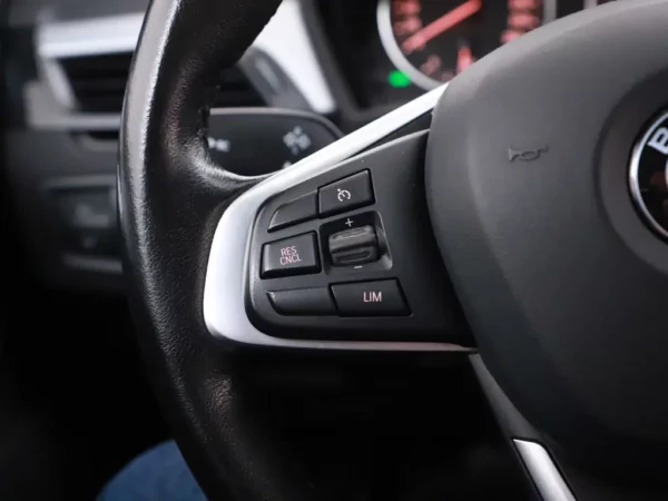 Photo 9 of 34 of WBAHS110605H03722 BMW X1 sDrive18i Aut. High Executive LED