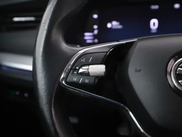 Photo 9 of 35 of TMBJP7NX8MY130954 Skoda Octavia Combi 1.0 TSI Business Edition Led