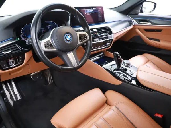 Photo 9 of 35 of WBA11CG000CL71888 BMW 5 Serie Touring 530e Business Edition Plus M-Pack