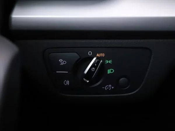 Photo 9 of 39 of WAUZZZFY7H2018880 Audi Q5 2.0 TFSI quattro Design Pro Line Plus LED