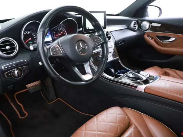 Photo 9 of 39 of WDD2052661F464977 Mercedes-Benz C-Klasse Estate 400 4MATIC Ambition