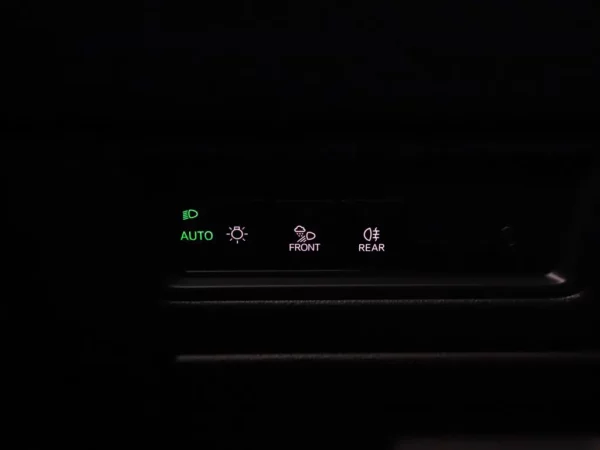 Photo 9 of 41 of WVGZZZCRZKD048400 Volkswagen Touareg 3.0 TSI R-Line Pano