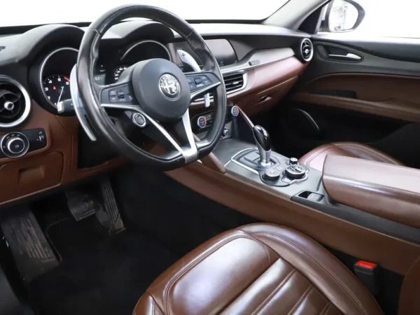 Photo 9 of 41 of ZARFAHBN5J7C00212 Alfa Romeo Stelvio 2.0 T AWD Special Edition 5-drs SUV