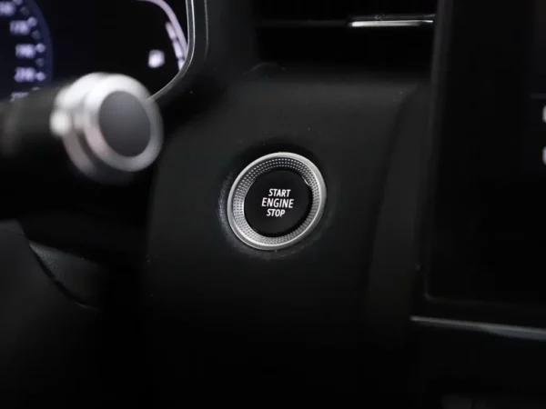 Photo 11 of 27 of VF1RJA00266164445 Renault Clio 1.0 TCe Intens LED