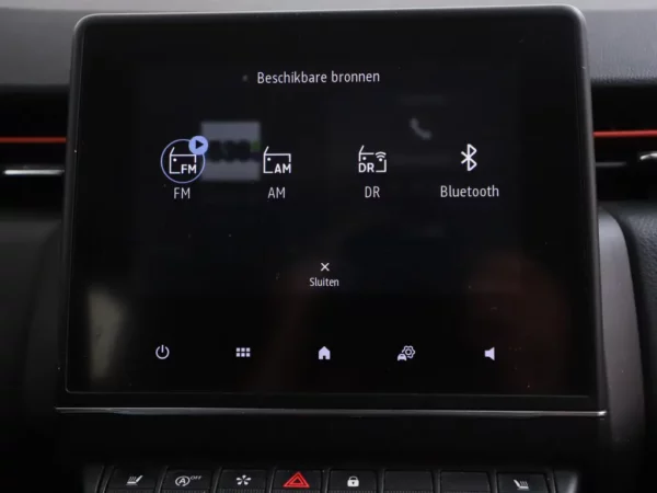 Photo 13 of 27 of VF1RJA00266164445 Renault Clio 1.0 TCe Intens LED