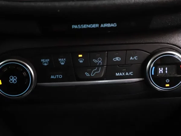 Photo 15 of 26 of WF0JXXGAHJLE27962 Ford Fiesta 1.0 EcoBoost Titanium