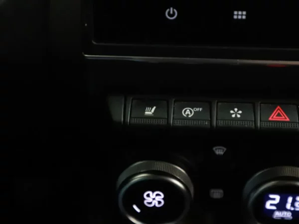 Photo 15 of 27 of VF1RJA00266164445 Renault Clio 1.0 TCe Intens LED