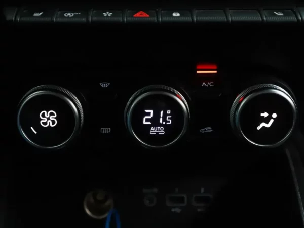 Photo 16 of 27 of VF1RJA00266164445 Renault Clio 1.0 TCe Intens LED