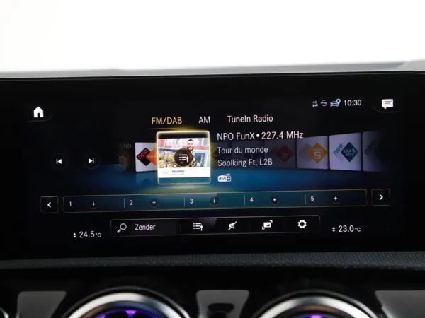 Mercedes-Benz CLA-Klasse Shooting Brake 180 Automaat Business Solution AMG