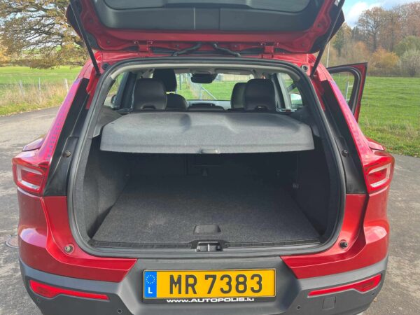 Photo 24 of 49 of P-VXC402018-157600 Volvo XC40 T3 Momentum T3 1.5L 3 cylindres turbo