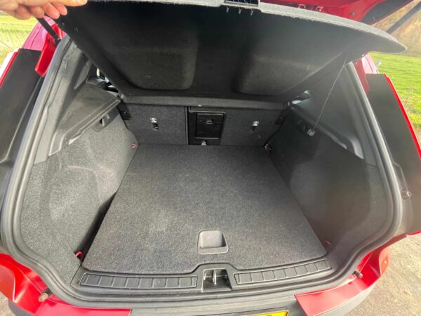 Photo 25 of 49 of P-VXC402018-157600 Volvo XC40 T3 Momentum T3 1.5L 3 cylindres turbo