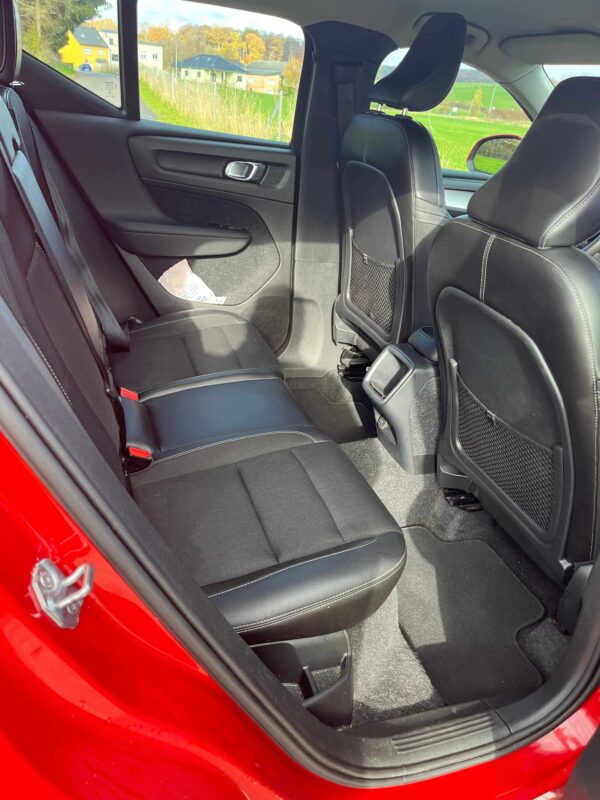 Photo 28 of 49 of P-VXC402018-157600 Volvo XC40 T3 Momentum T3 1.5L 3 cylindres turbo