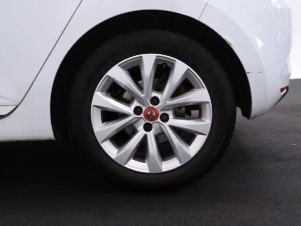 Photo 3 of 27 of VF1RJA00266164445 Renault Clio 1.0 TCe Intens LED