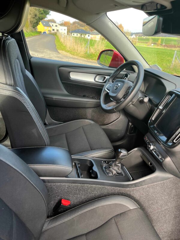 Photo 31 of 49 of P-VXC402018-157600 Volvo XC40 T3 Momentum T3 1.5L 3 cylindres turbo