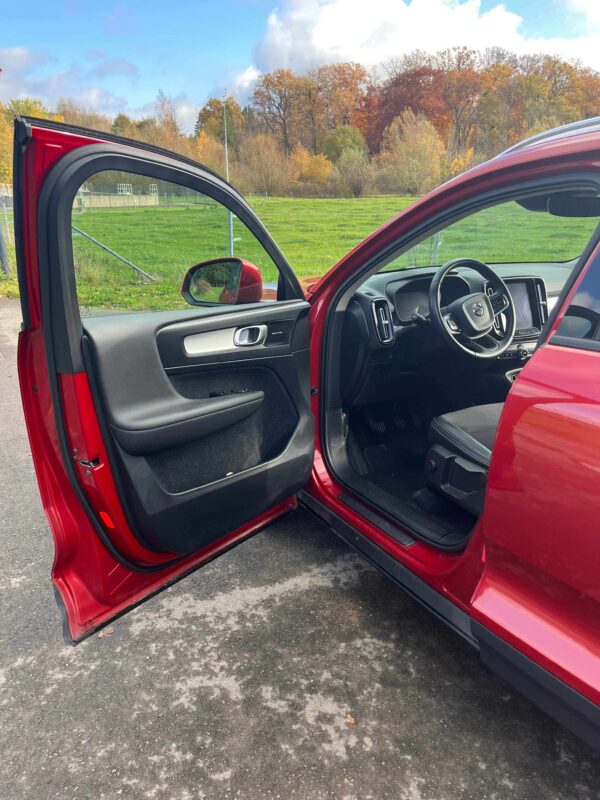 Photo 33 of 49 of P-VXC402018-157600 Volvo XC40 T3 Momentum T3 1.5L 3 cylindres turbo