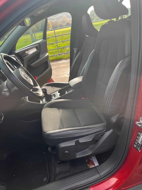 Photo 35 of 49 of P-VXC402018-157600 Volvo XC40 T3 Momentum T3 1.5L 3 cylindres turbo