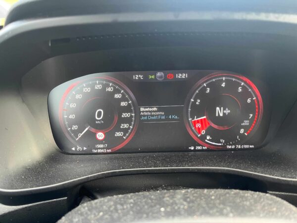 Photo 37 of 49 of P-VXC402018-157600 Volvo XC40 T3 Momentum T3 1.5L 3 cylindres turbo