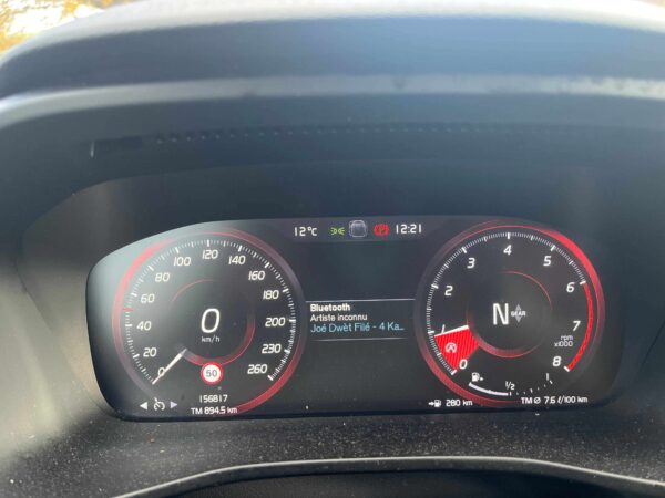 Photo 38 of 49 of P-VXC402018-157600 Volvo XC40 T3 Momentum T3 1.5L 3 cylindres turbo