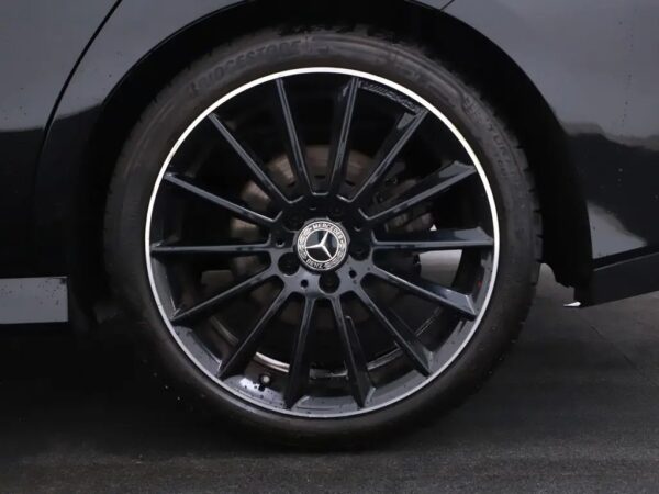 Mercedes-Benz CLA-Klasse Shooting Brake 180 Automaat Business Solution AMG
