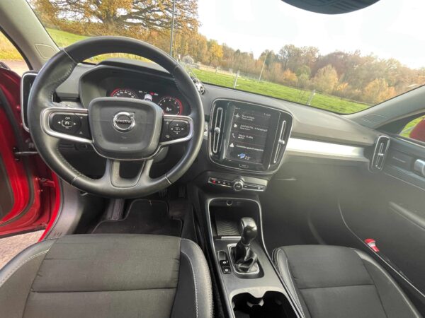 Photo 41 of 49 of P-VXC402018-157600 Volvo XC40 T3 Momentum T3 1.5L 3 cylindres turbo