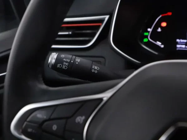 Photo 7 of 27 of VF1RJA00266164445 Renault Clio 1.0 TCe Intens LED