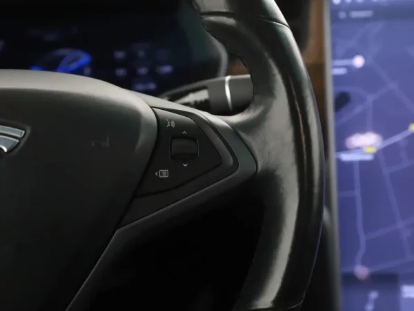 Photo 9 of 31 of 5YJXCCE24JF114894 Tesla Model X 75D Base. Cruise Ecc