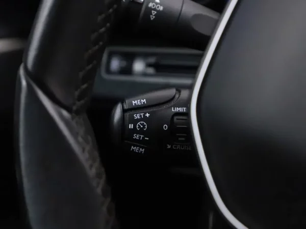 Photo 10 of 28 of VF3MRHNSJKL032587 Peugeot 5008 1.2 PureTech Allure Navi