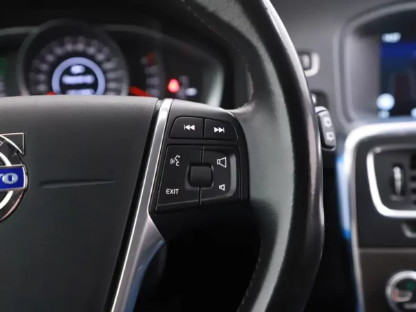 Photo 10 of 29 of YV1FW45C1F1253243 Volvo V60 1.6 T3 Momentum Nav