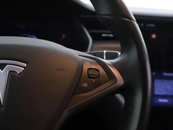 Photo 10 of 30 of 5YJSA7E29JF270906 Tesla Model S 75D Base PANO