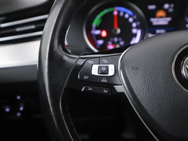 Photo 10 of 30 of WVWZZZ3CZJE189716 Volkswagen Passat Variant 1.4 TSI GTE (5-drs