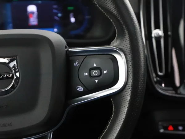 Photo 10 of 30 of YV1XZEDVEM2481671 Volvo XC40 Recharge P8 AWD R-Design LED