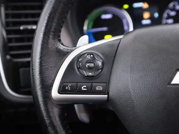 Photo 10 of 31 of JMBXDGG2WEZ002903 Mitsubishi Outlander 2.0 PHEV Instyle