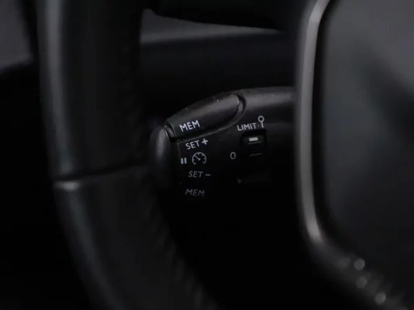 Peugeot e-2008 EV Allure 50 kWh Navi