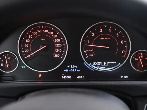 Photo 10 of 31 of WBA8A71040K742832 BMW 3-serie 330i Centennial High Executive Sport LED