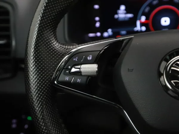 Photo 10 of 34 of TMBJR7NU6M5017005 Skoda Karoq 1.5 TSI ACT Sportline Business LED