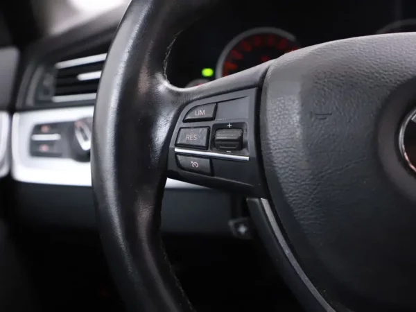 Photo 10 of 34 of WBA5G11040GC99540 BMW 5 Serie Touring 520i Aut. High Executive LED