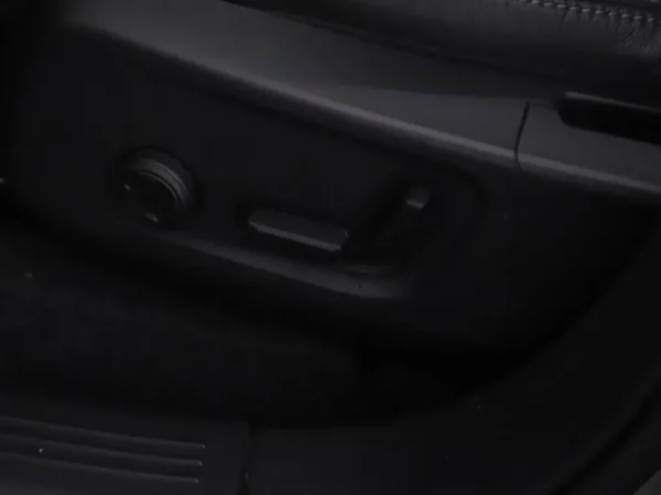 Photo 10 of 38 of YV1XZEDVEM2461653 Volvo XC40 Recharge P8 AWD R-Design