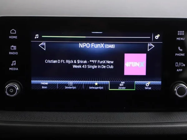 Photo 11 of 23 of TMBEP6PJXR4041955 Skoda Fabia 1.0 TSI Essence (5-drs Hatchb.)