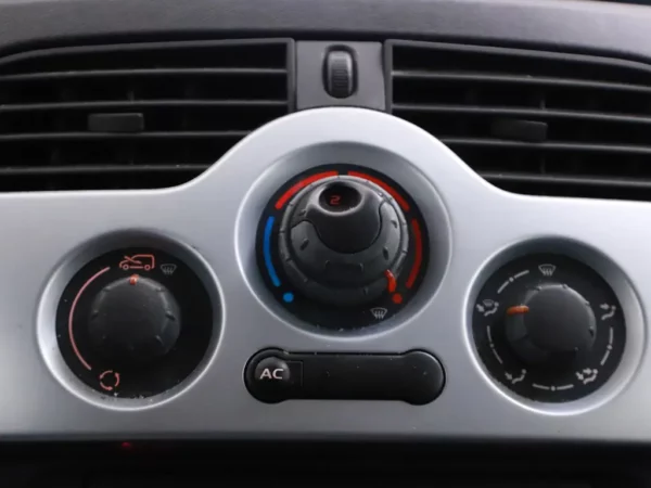 Photo 11 of 24 of VF1FW14BD48860745 Renault Kangoo Express 1.5 dCi 75 Express