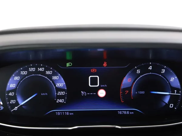 Photo 11 of 28 of VF3MRHNSJKL032587 Peugeot 5008 1.2 PureTech Allure Navi